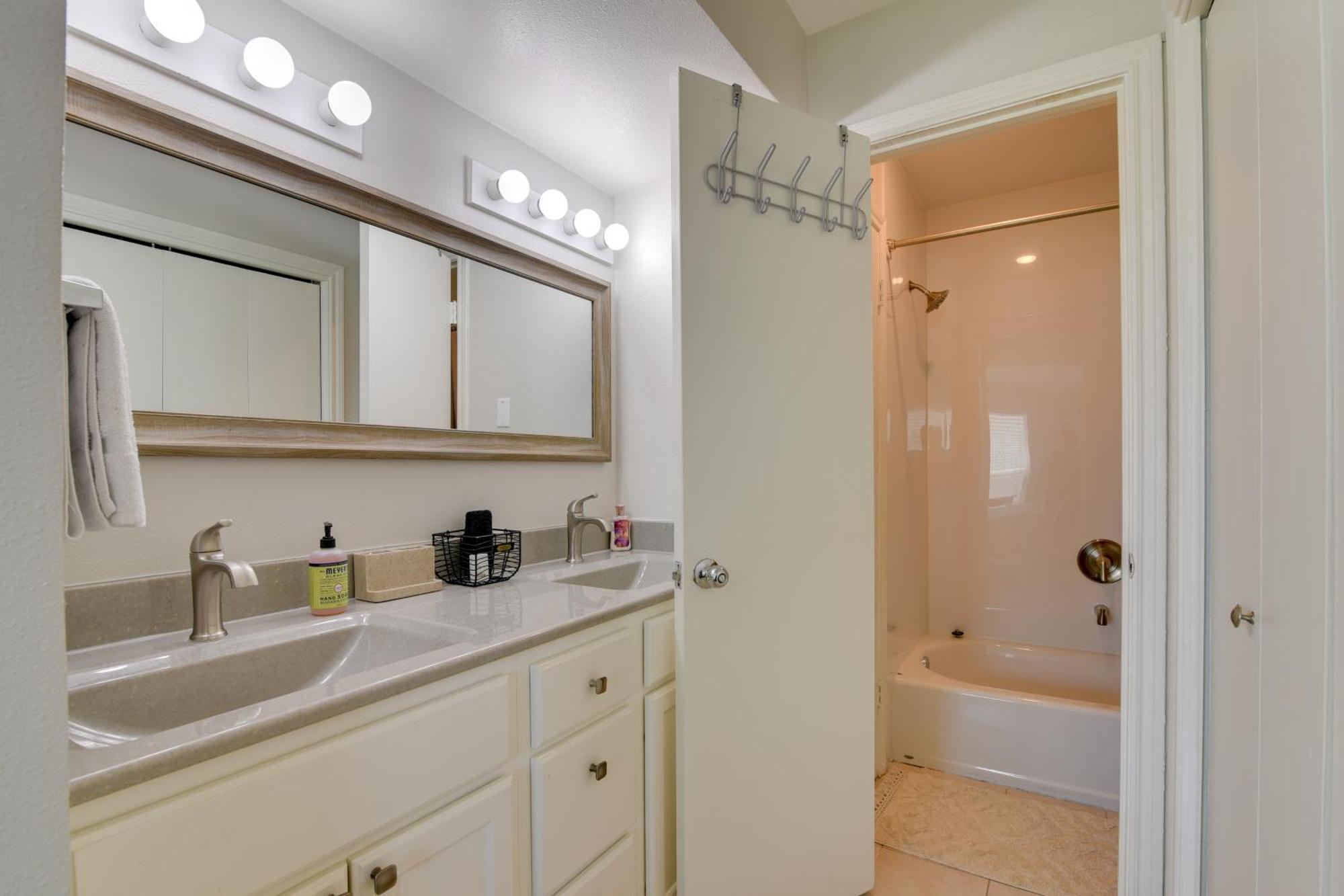 Galveston Townhome With Balconies Walk To Beach! Ngoại thất bức ảnh